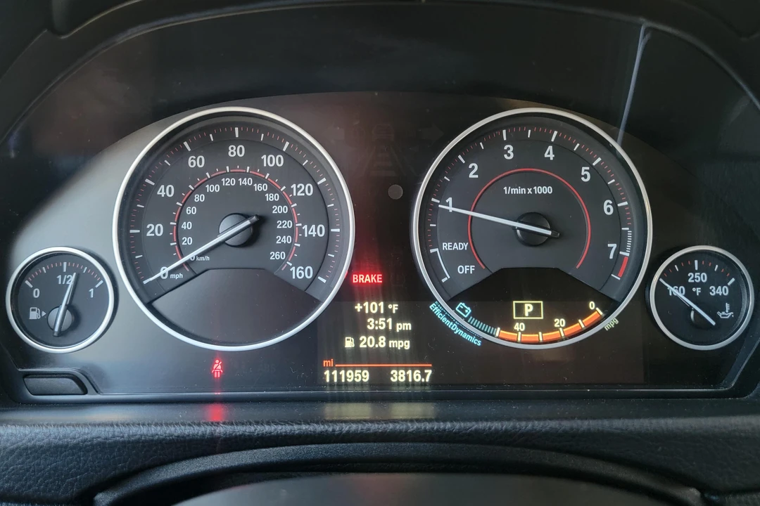 2014 BMW F30 335i & 340i Sedan - Image 27 of 31