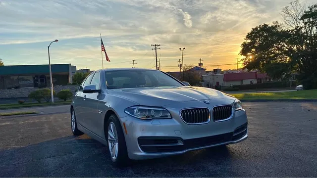 2014 BMW 5 Series 528i Sedan 4D