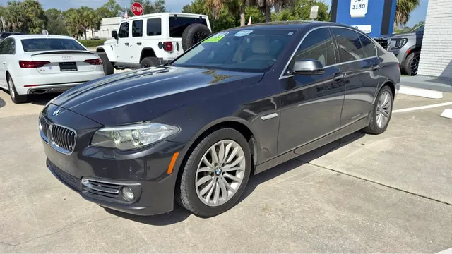 2014 BMW 5 Series 528i Sedan 4D