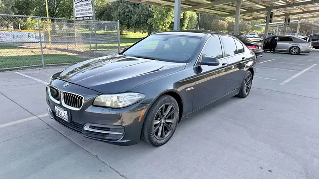 2014 BMW 5 Series 528i Sedan 4D