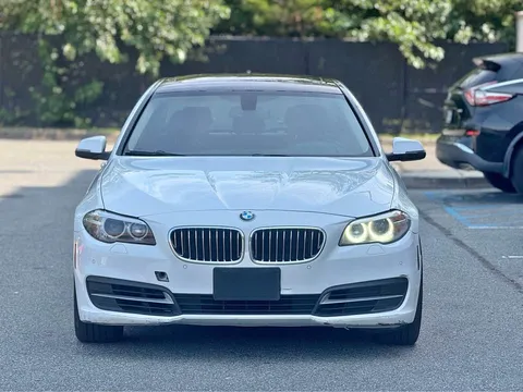 2014 BMW 5 Series 528xi Sedan 4D