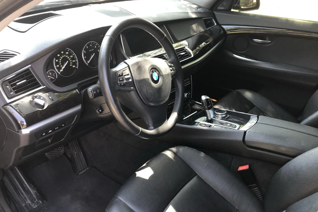 2014 BMW F10 5 Series Sedan - Image 8 of 19