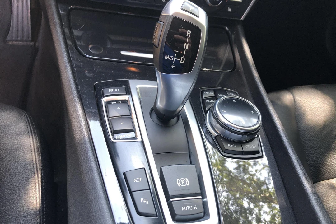 2014 BMW F10 5 Series Sedan - Image 10 of 19