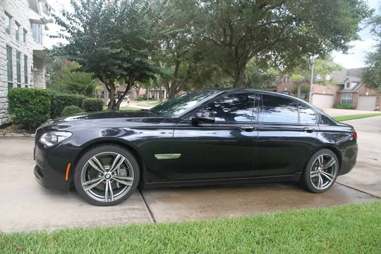 2014 BMW 750i xDrive M-Sport