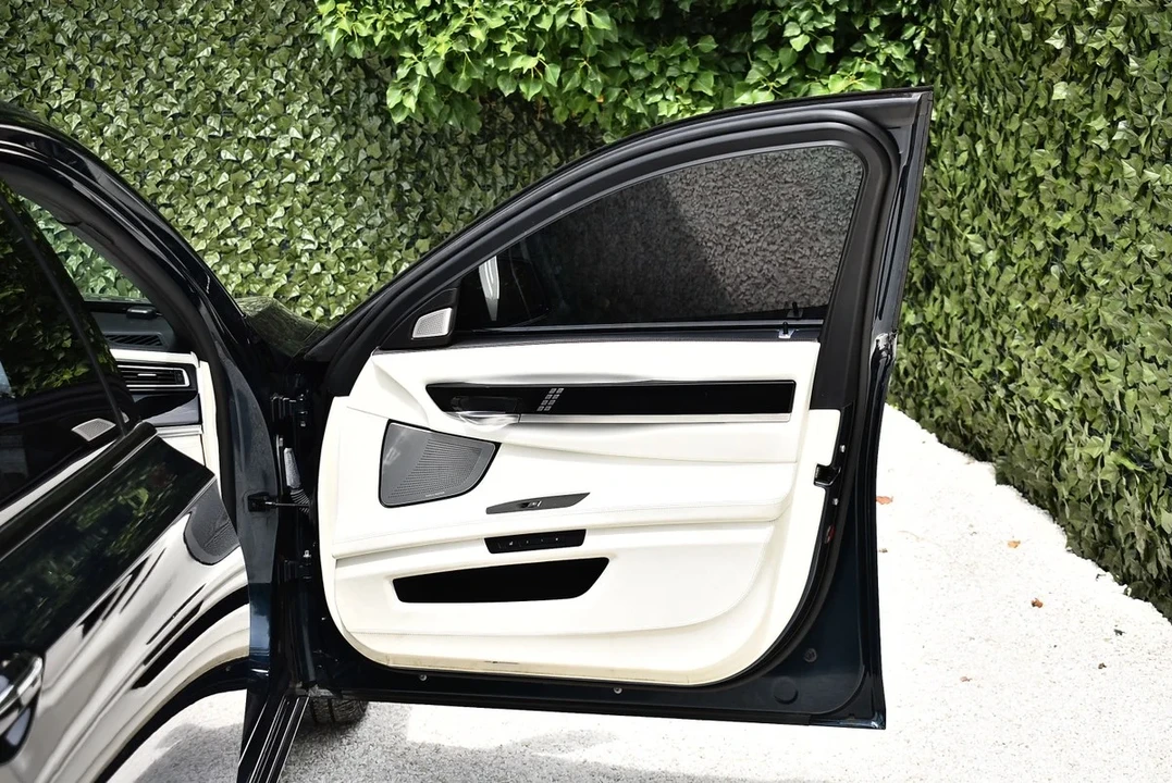 2014 BMW Alpina B7 - Image 29 of 31
