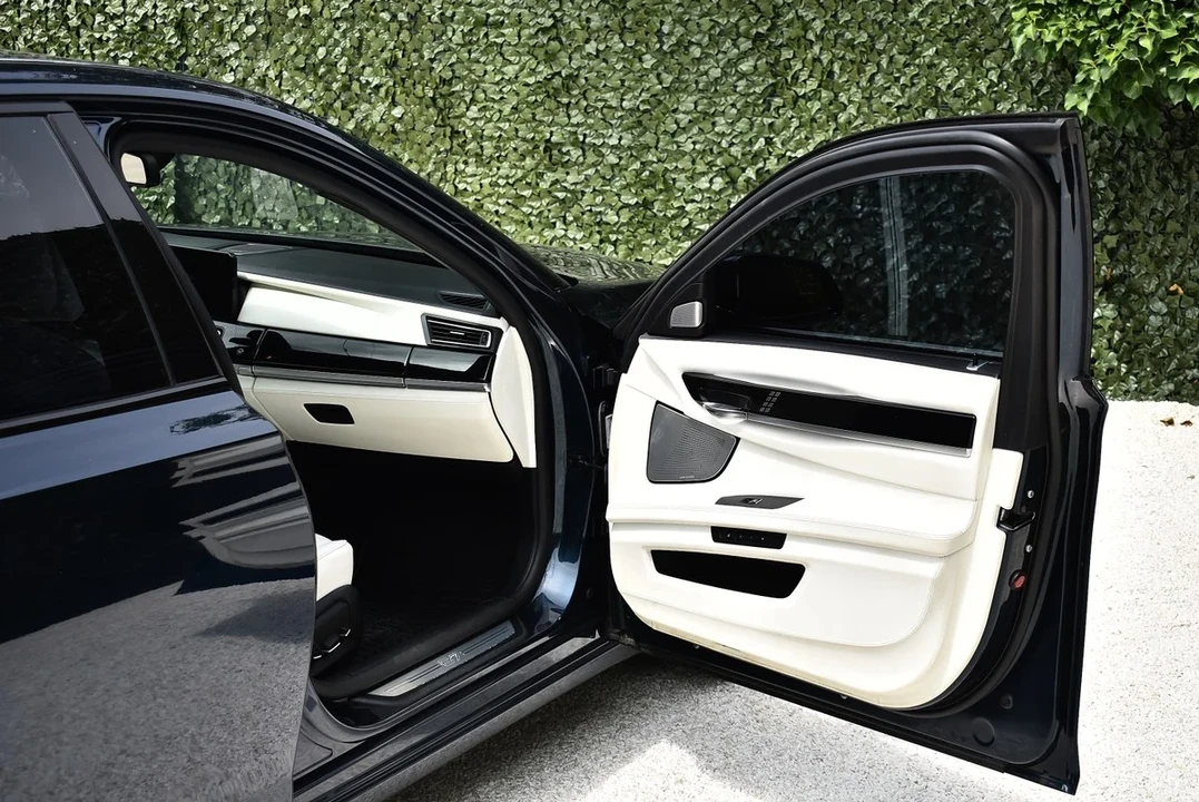 2014 BMW Alpina B7 - Image 30 of 31