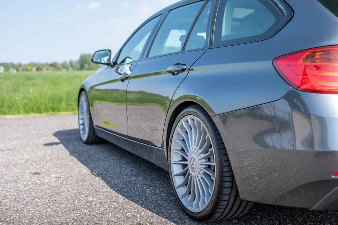 2014 BMW Alpina B3 - Image 23 of 31