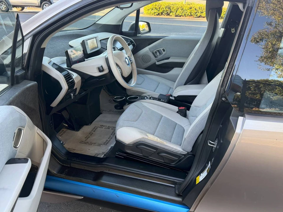 2014 BMW i3 - Image 11 of 17