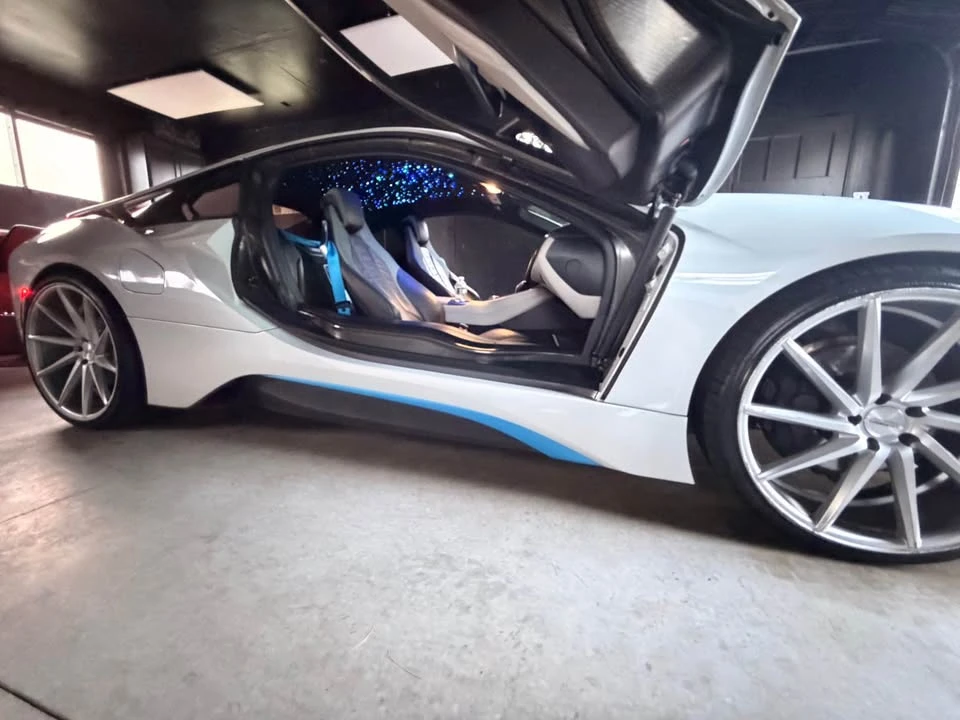 2014 BMW i8 - Image 11 of 17