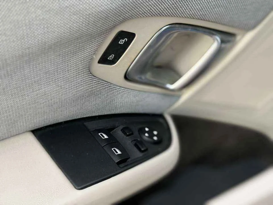 2014 BMW i3 - Image 9 of 13