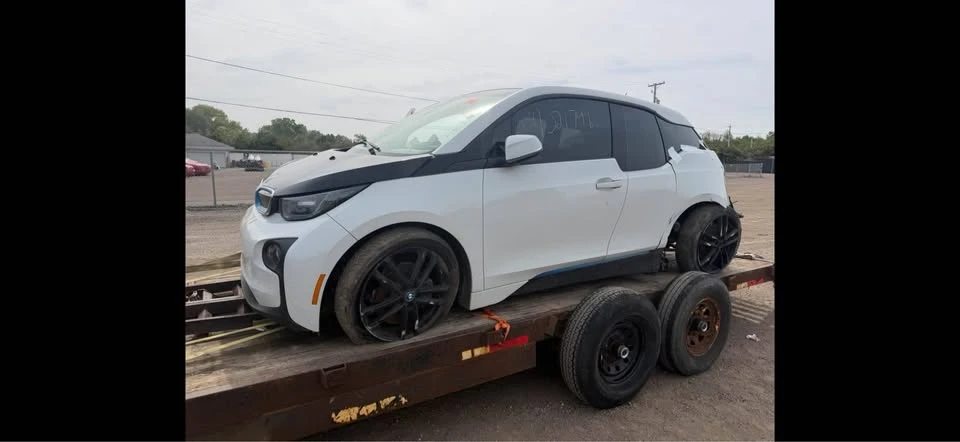 2014 BMW i3 - Image 2 of 5