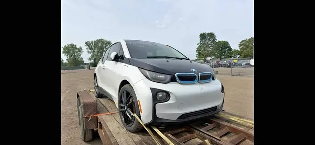 2014 BMW i3 Base w/Range Extender Hatchback 4D
