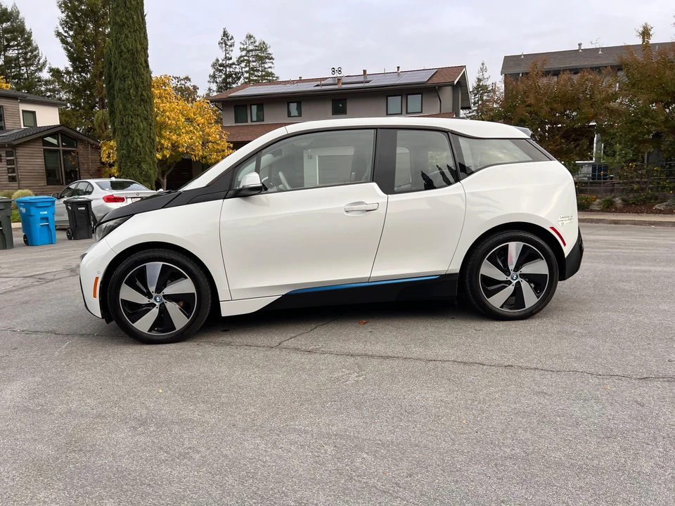 2014 BMW i3 - Image 12 of 31