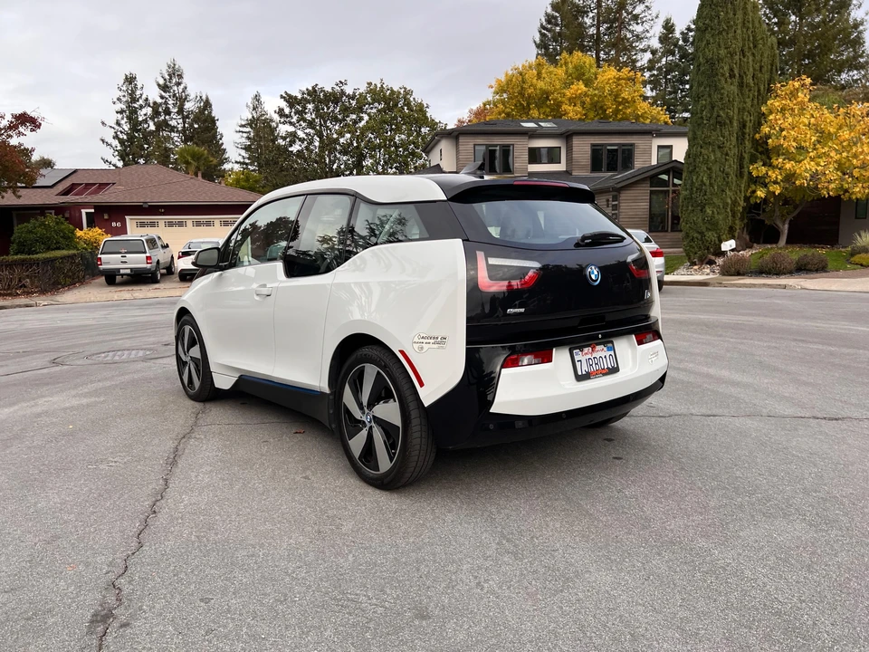2014 BMW i3 - Image 16 of 31
