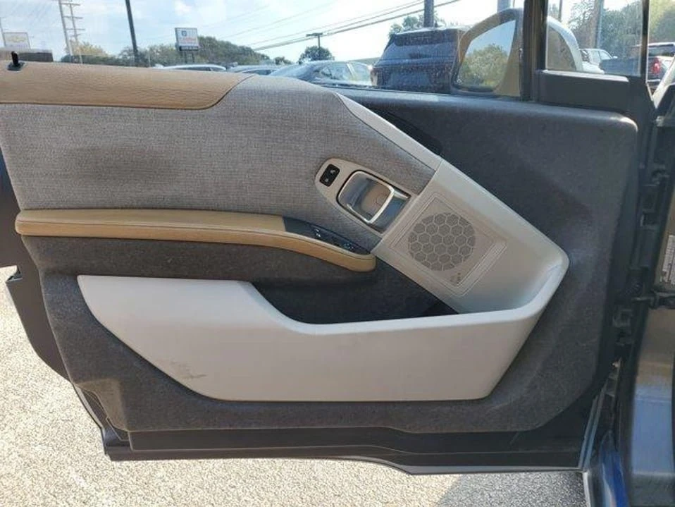 2014 BMW i3 - Image 11 of 20