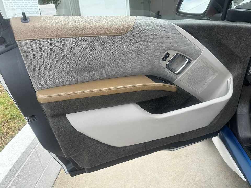 2014 BMW i3 - Image 11 of 23