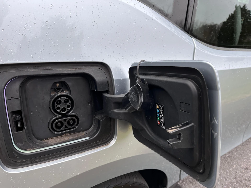 2014 BMW i3 - Image 18 of 31