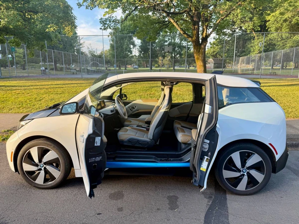 2014 BMW i3 - Image 2 of 8