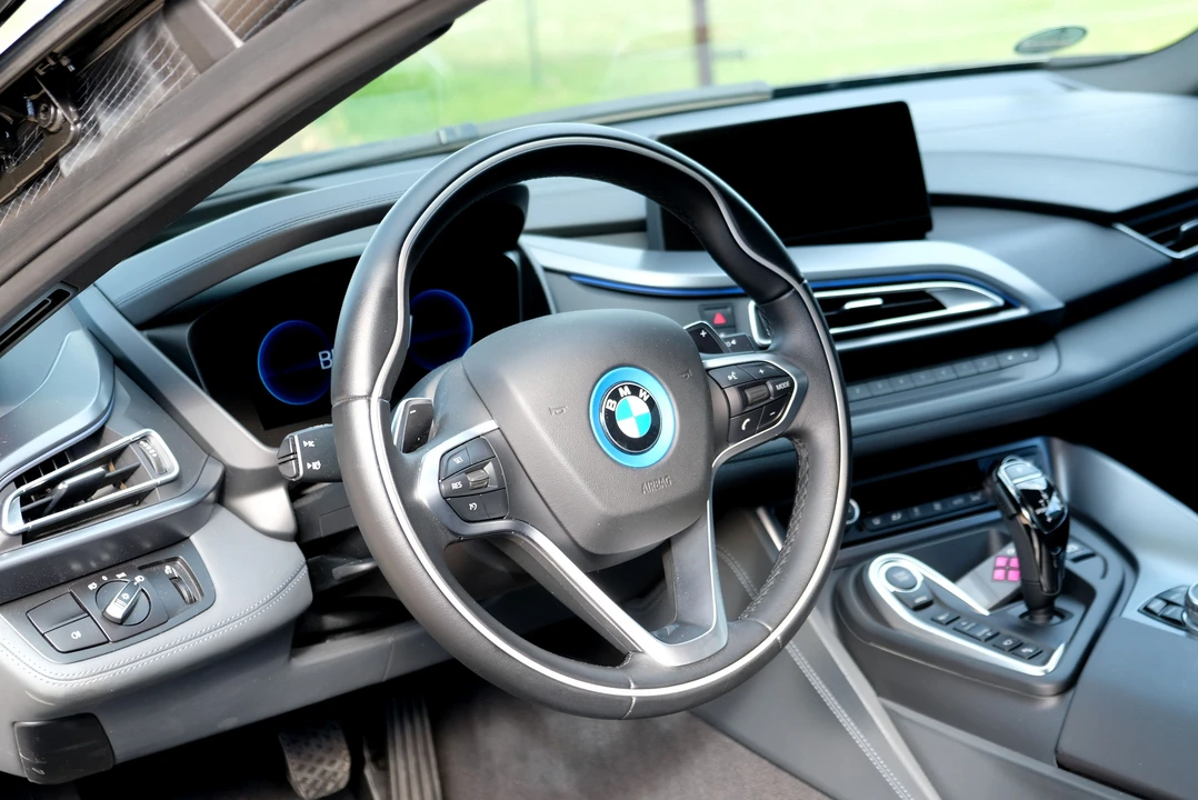 2014 BMW i8 - Image 16 of 21