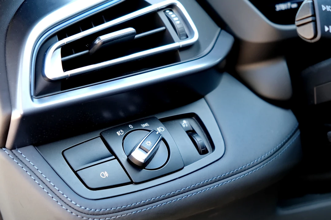 2014 BMW i8 - Image 19 of 21