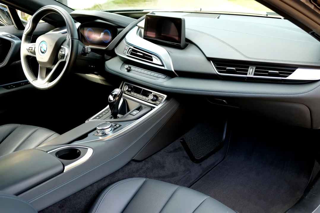 2014 BMW i8 - Image 17 of 21
