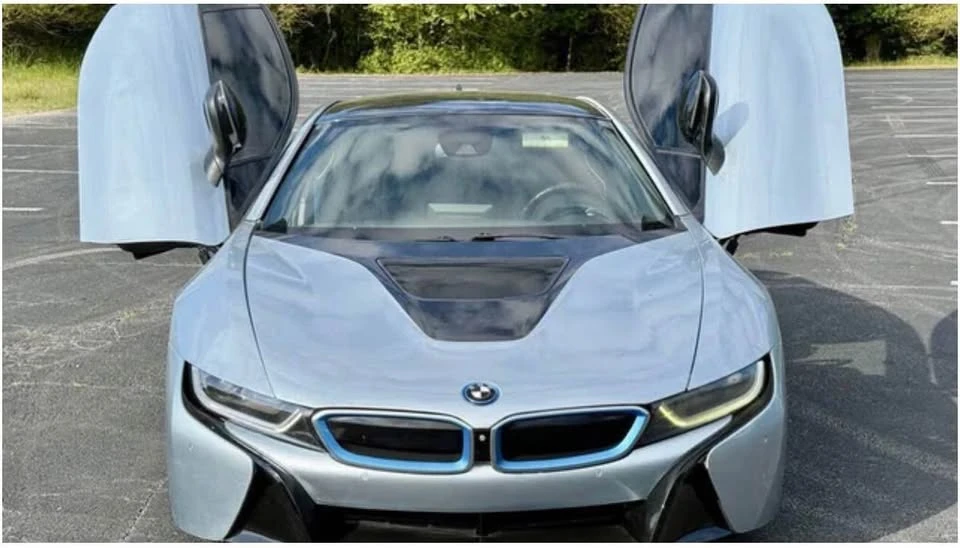 2014 BMW i8 - Image 3 of 4