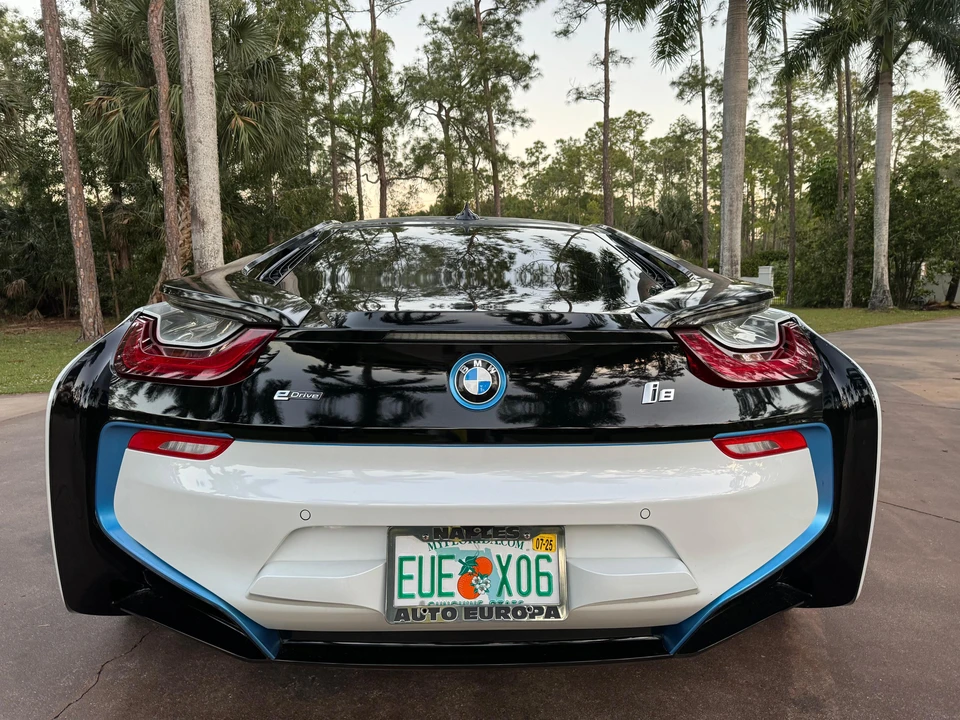 2014 BMW i8 - Image 12 of 31