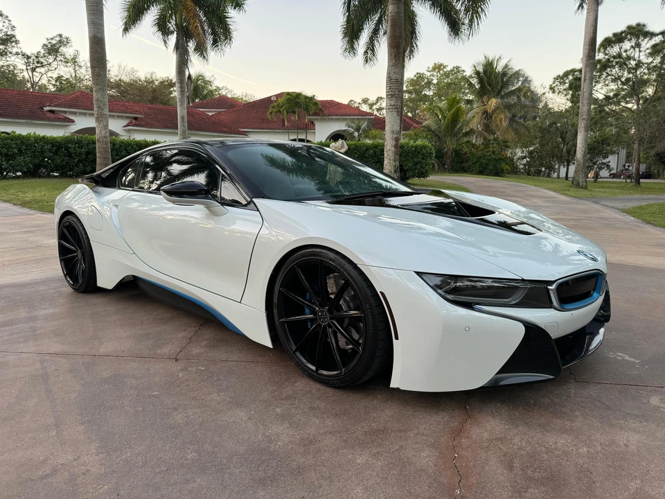 2014 BMW i8 - Image 16 of 31