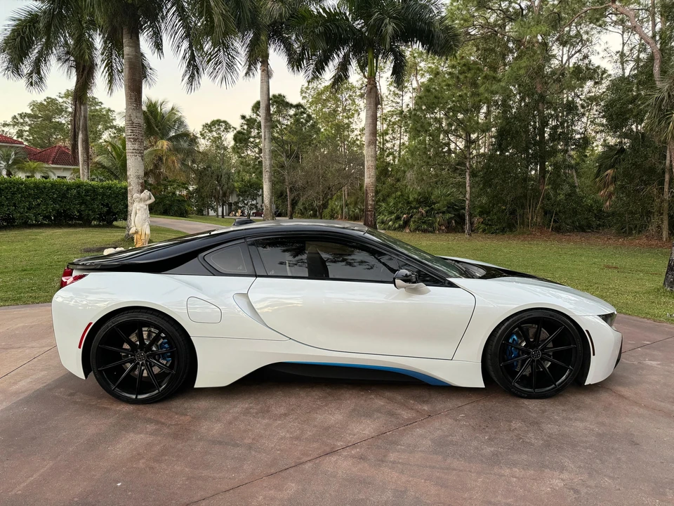 2014 BMW i8 - Image 14 of 31