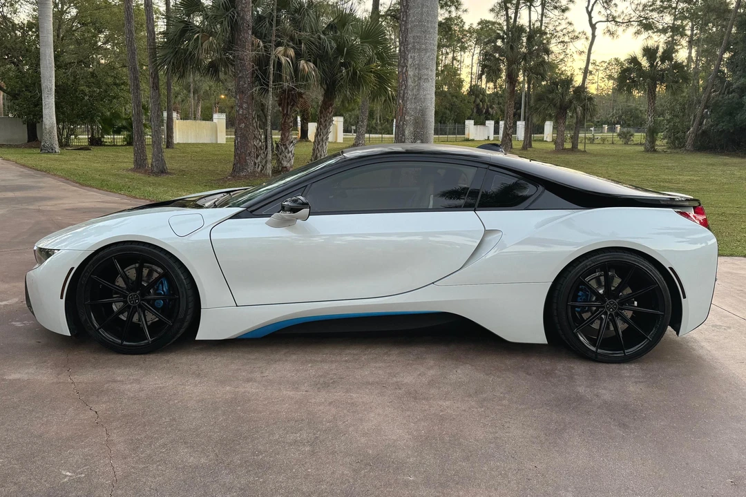 2014 BMW i8 - Image 3 of 31