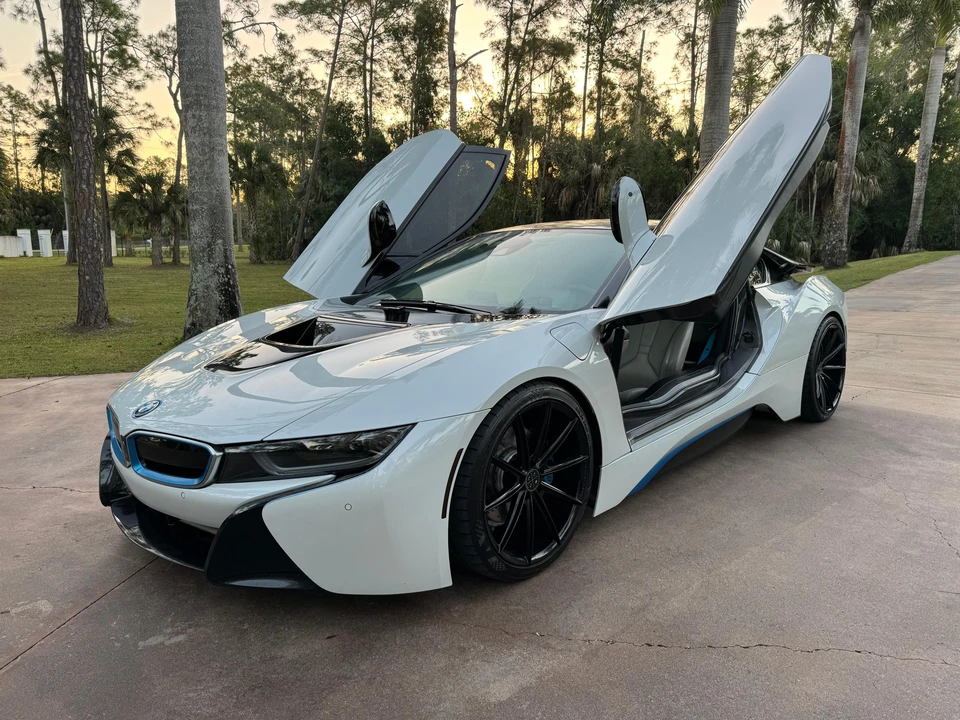 2014 BMW i8 - Image 19 of 31