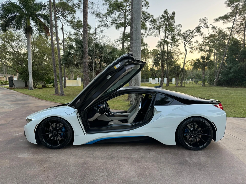 2014 BMW i8 - Image 20 of 31