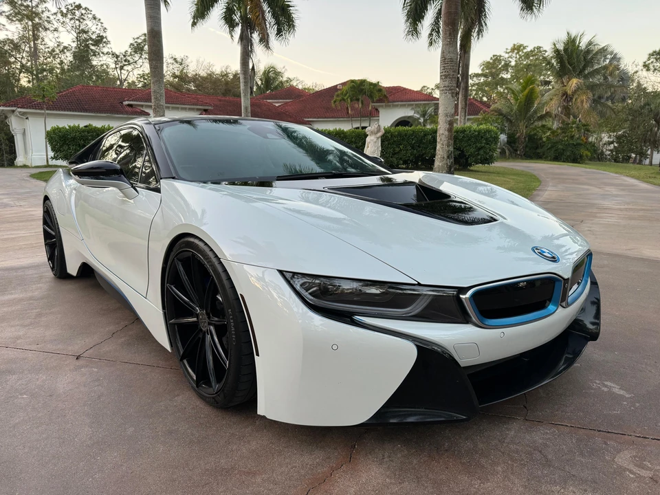 2014 BMW i8 - Image 17 of 31