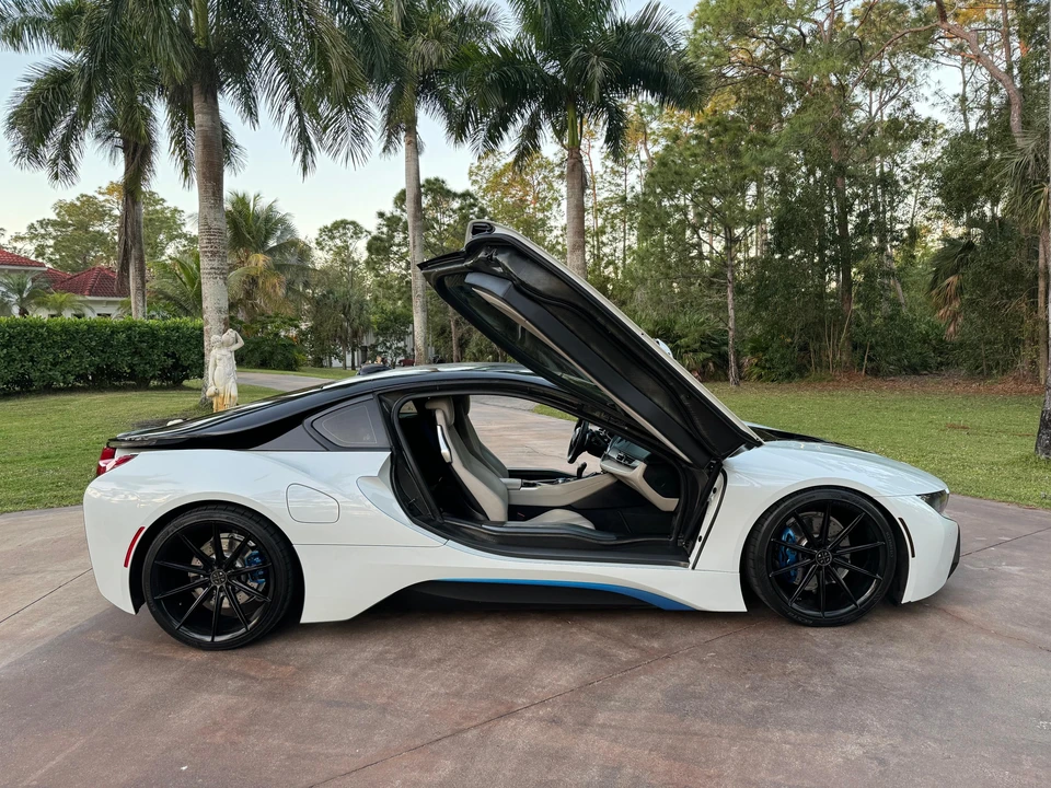 2014 BMW i8 - Image 21 of 31