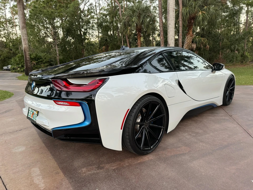 2014 BMW i8 - Image 13 of 31