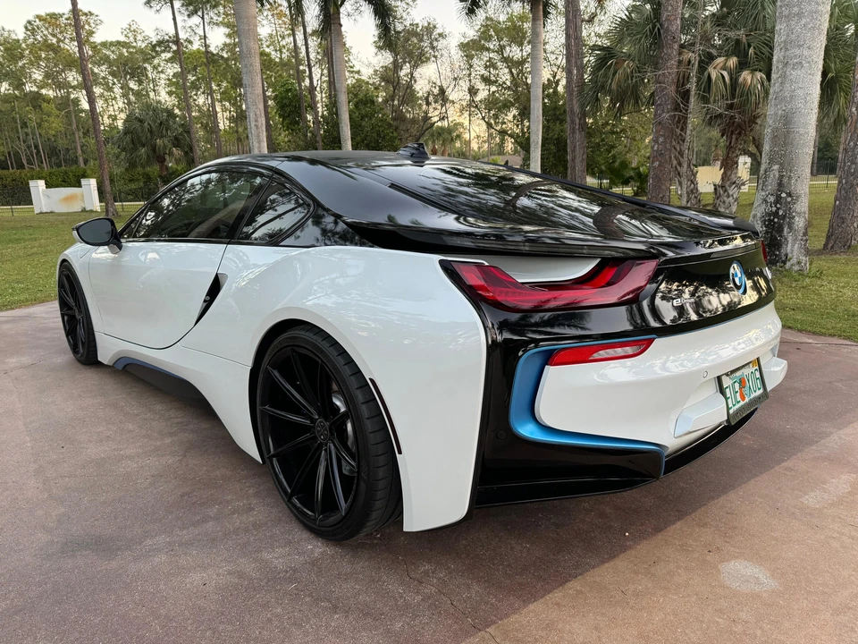 2014 BMW i8 - Image 11 of 31