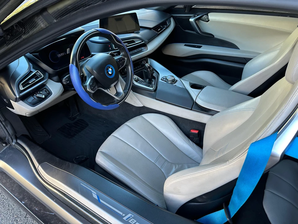 2014 BMW i8 - Image 30 of 31