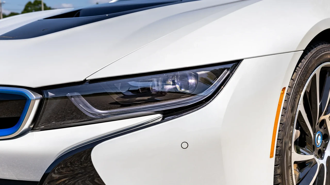 2014 BMW i8 - Image 13 of 31