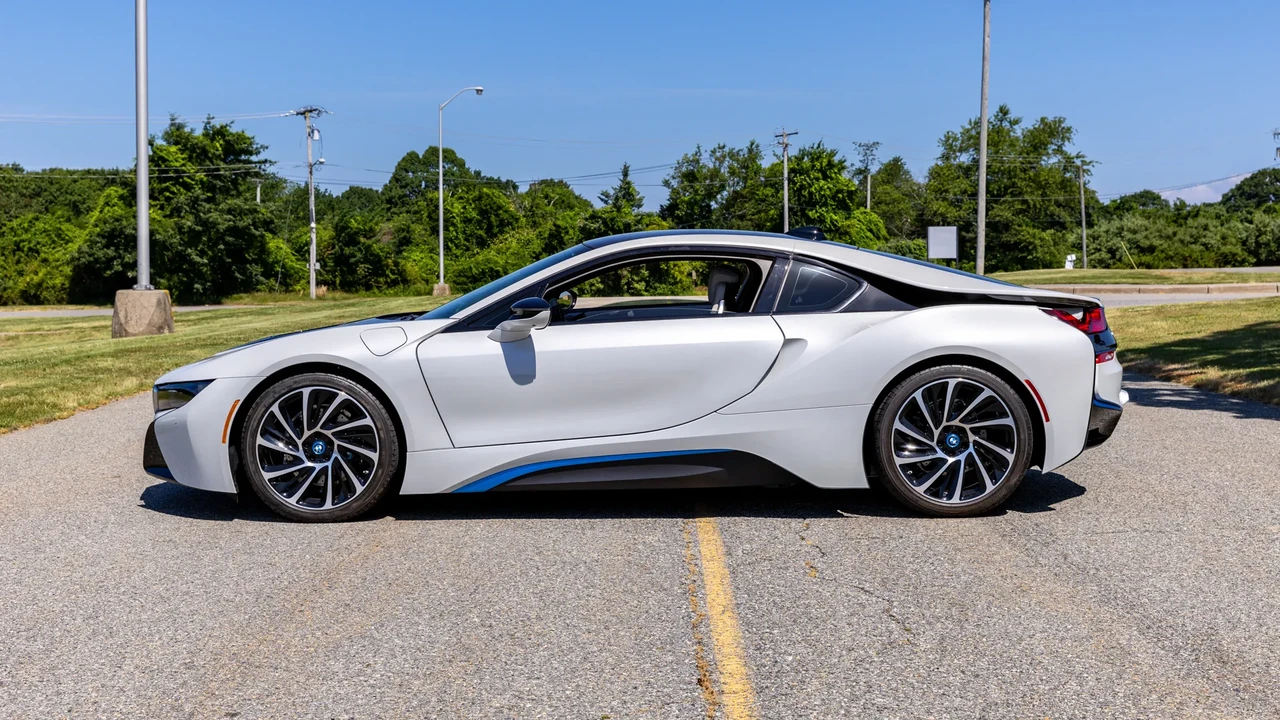 2014 BMW i8 - Image 8 of 31