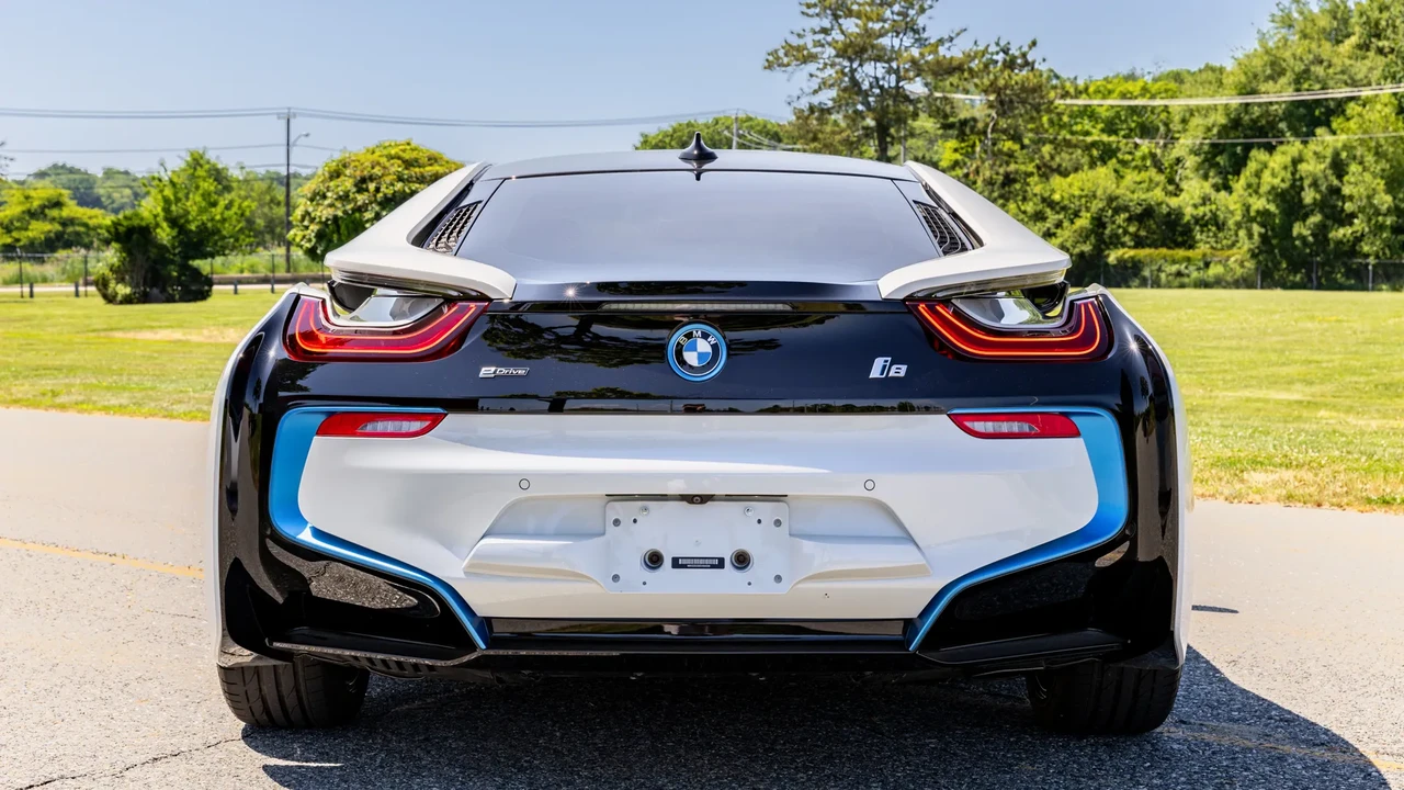 2014 BMW i8 - Image 11 of 31