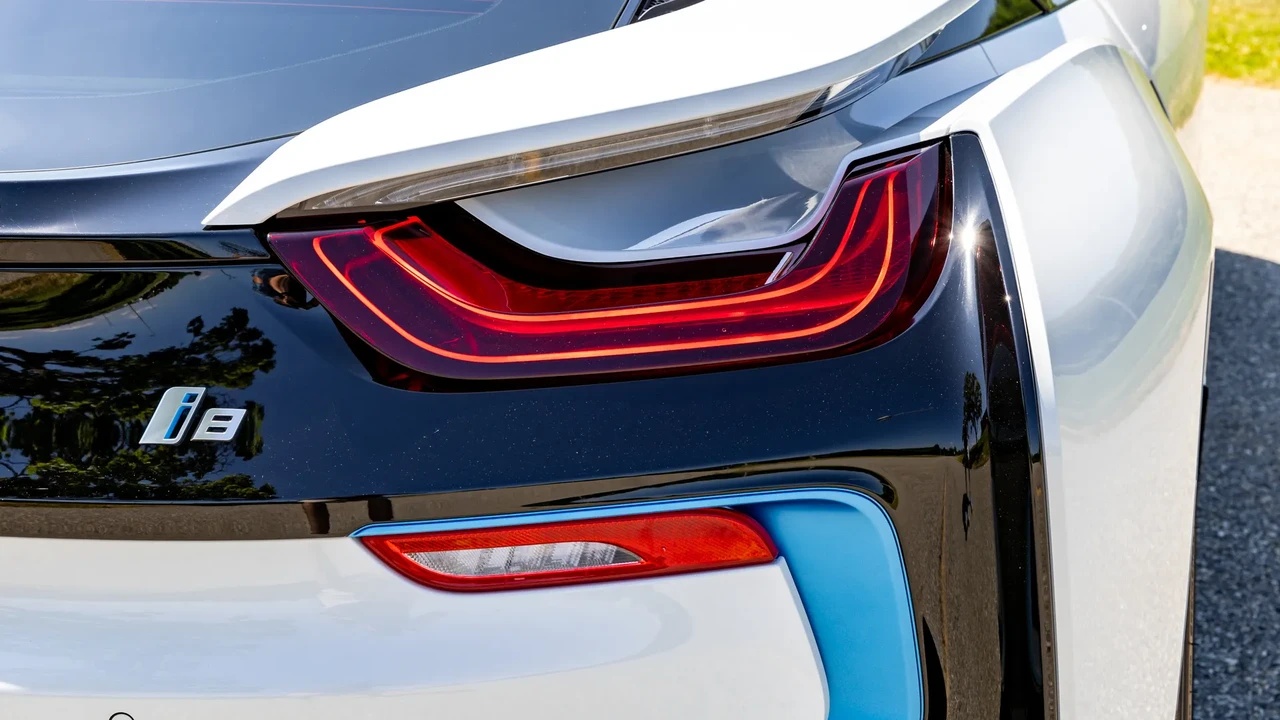 2014 BMW i8 - Image 15 of 31