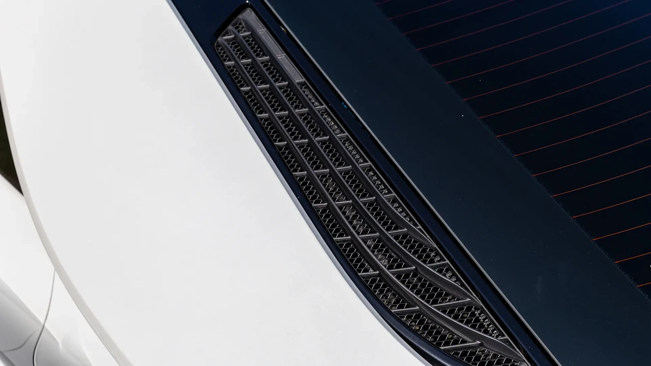 2014 BMW i8 - Image 28 of 31