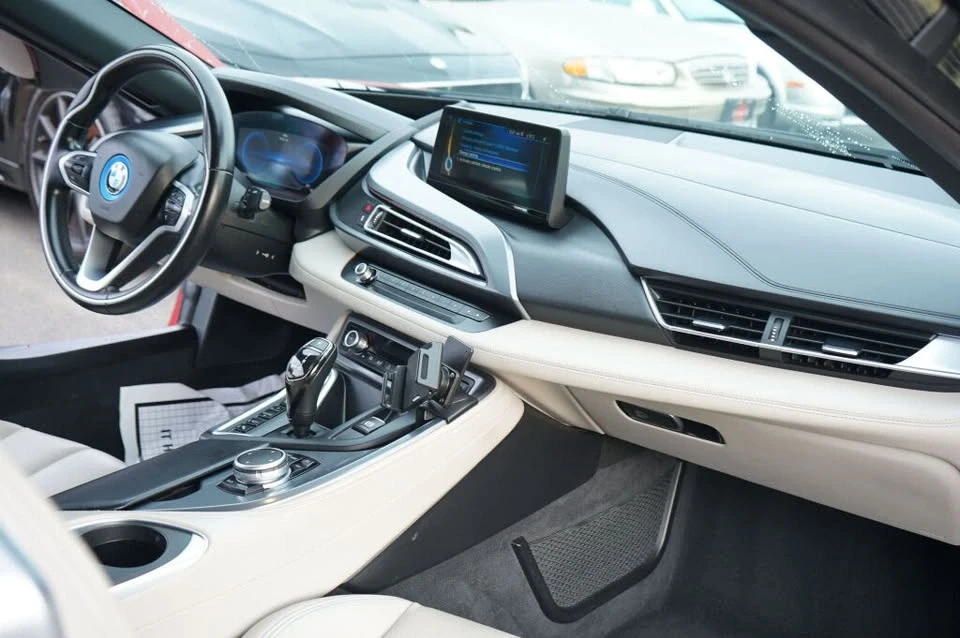 2014 BMW i8 - Image 11 of 17
