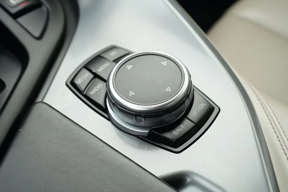 2014 BMW i8 - Image 13 of 17