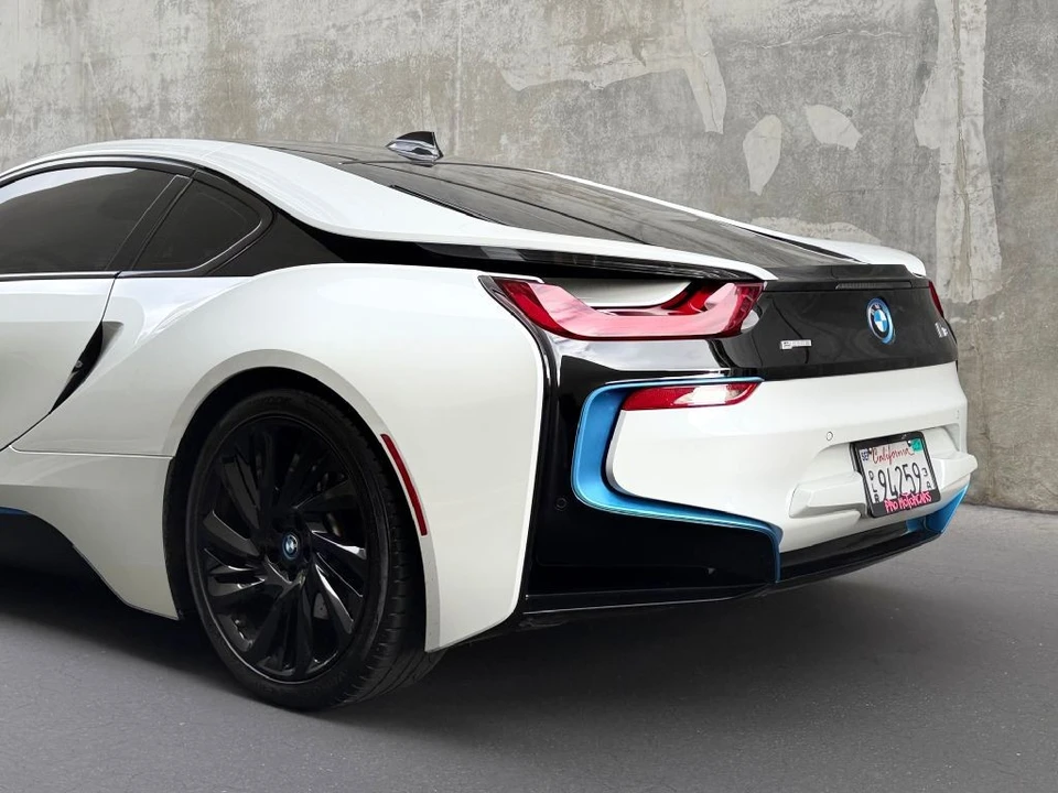 2014 BMW i8 - Image 11 of 21