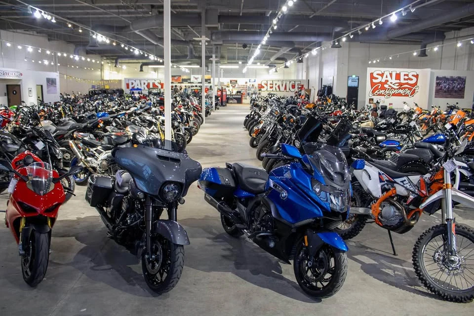 2014 BMW K1600 - Image 2 of 3
