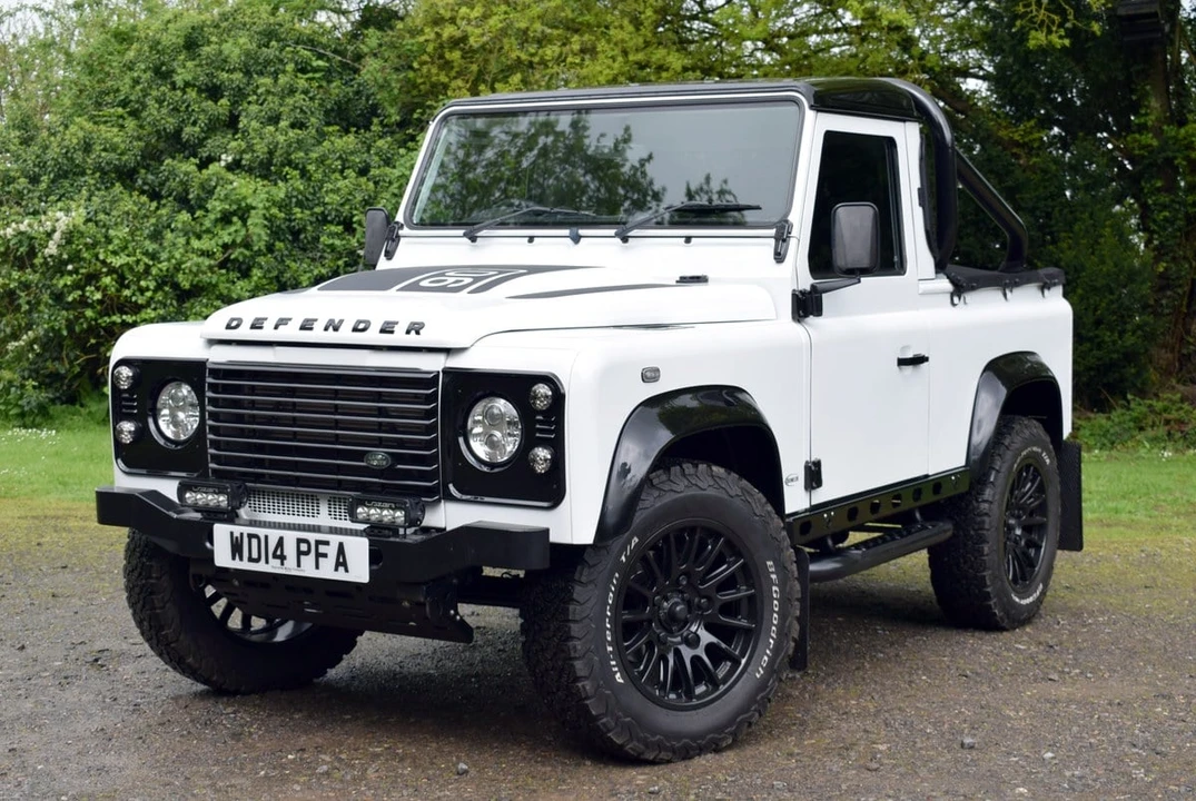 2014 Land Rover Defender 90 - Image 2 of 30