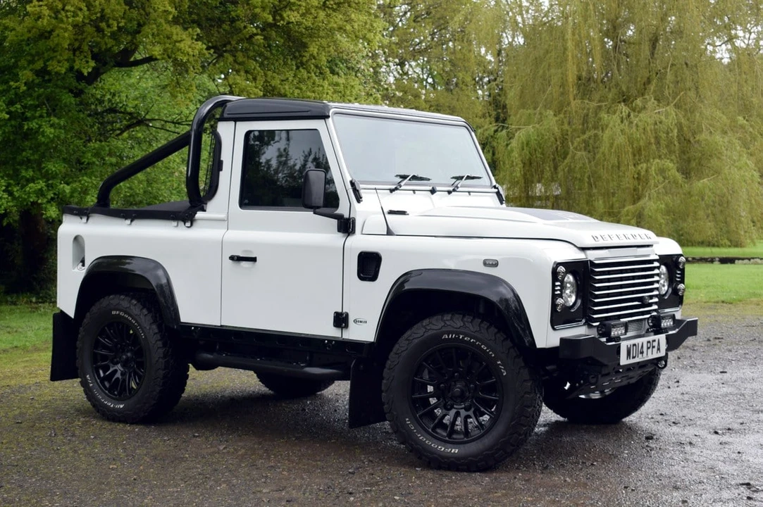 2014 Land Rover Defender 90 - Image 4 of 30
