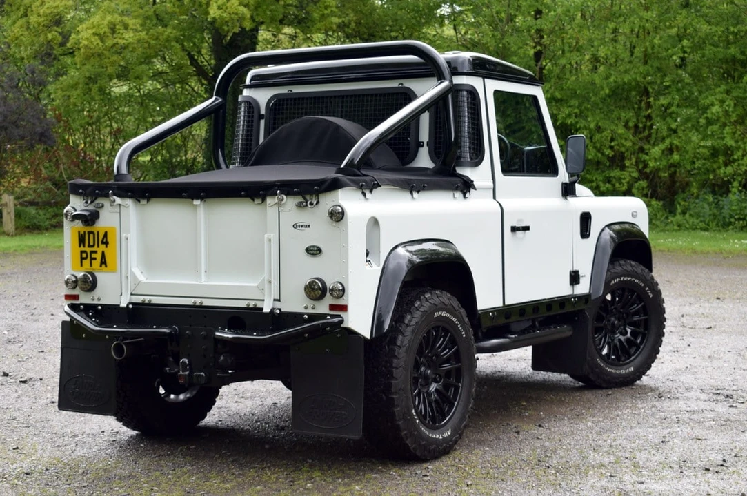 2014 Land Rover Defender 90 - Image 9 of 30