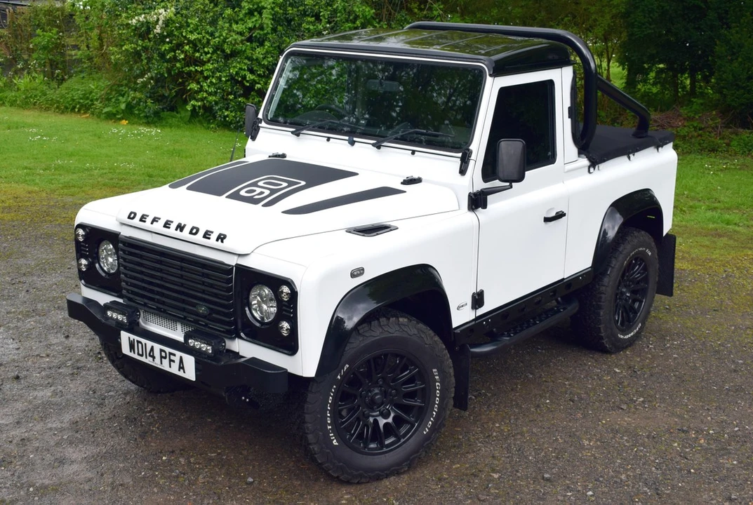 2014 Land Rover Defender 90 - Image 13 of 30